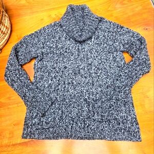 Grey knitted womens turtle neck sweater. Medium.